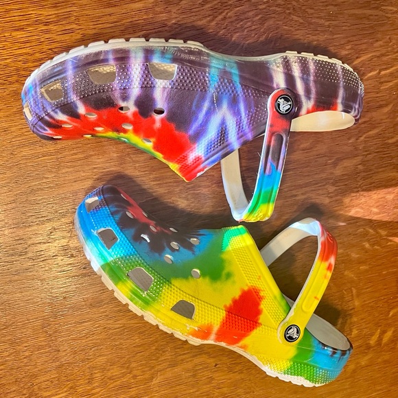 Crocs Tie-Dye Swirl Slip-On Shoes. Size 12. GUC. - Picture 5 of 11